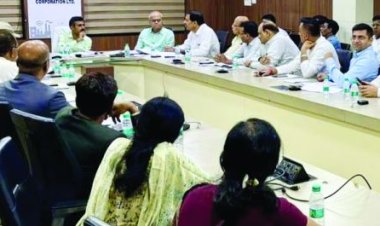 प्रस्तावित औद्योगिक नीति पर उद्योग भवन में बैठक-चेम्बर