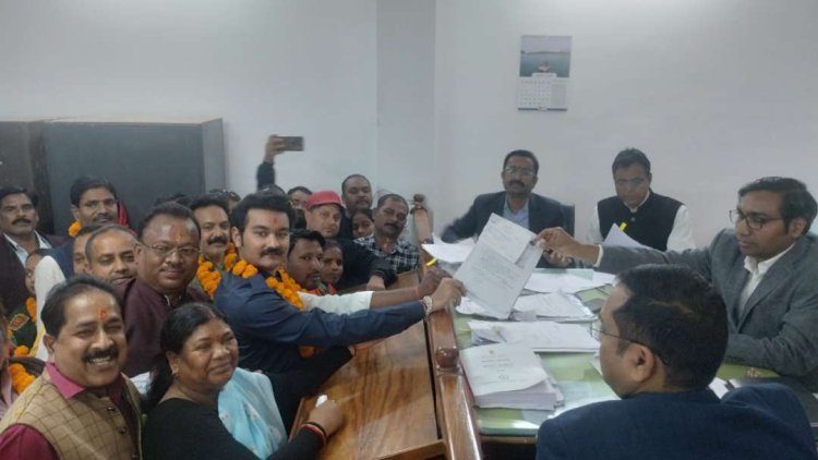 श्रीबालाजी भगवान और मां काली का आशीर्वाद ले भाजपा प्रत्याशियों ने भरा नामांकन,भाजपा ने नामांकन पूर्व दिखाया दम,निकाला बाजा गाजा के साथ कलेक्ट्रेड तक रैली