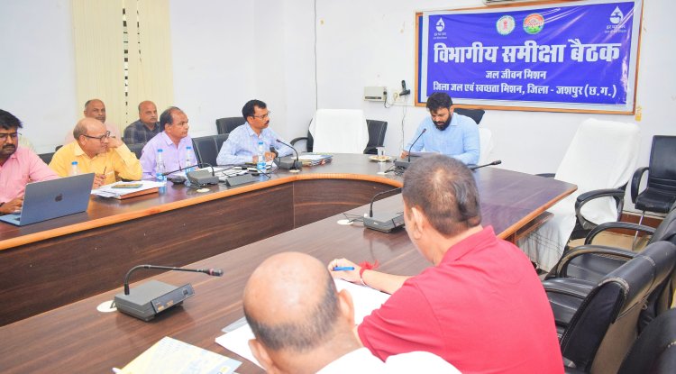 अनावश्यक विलंब करने और समय-सीमा का पालन नहीं करने वाले ठेकेदारों को ब्लैक लिस्ट करने कलेक्टर रोहित व्यास ने दिया निर्देश : कार्यों की धीमी प्रगति पर किया असंतोष जाहिर,समय-सीमा का पालन नहीं कर रहे ठेकेदारों के विरुद्ध होगी कड़ी कार्रवाई 