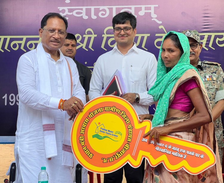 गलगम पहुंचे मुख्यमंत्री श्री विष्णु देव साय, जवानों का हौसला बढ़ाया : नक्सल विरोधी अभियान की सफलता पर दी बधाई