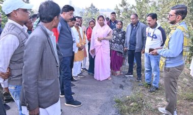 रायपुर : मंत्री श्रीमती लक्ष्मी राजवाड़े ने ओड़गी में सड़क एवं पुलिया निर्माण का किया औचक निरीक्षण,  