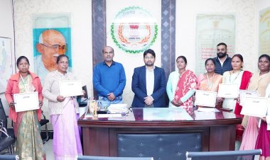 जिला पंचायत सीईओ ने एसआईआर कार्य में उत्कृष्ट कार्य करने वाले बीएलओ का किया सम्मानित