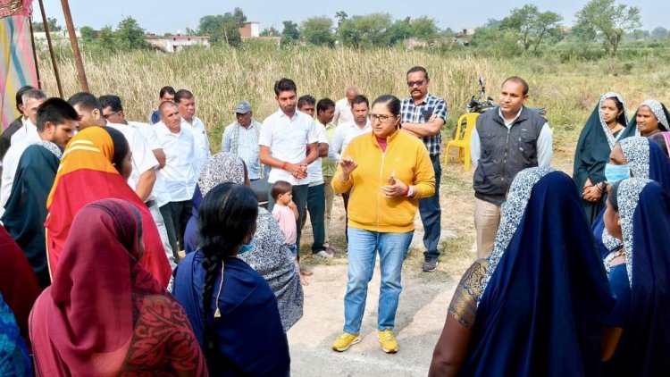 रायपुर : राज्य सलाहकार ने मुंगेली जिले के विभिन्न ग्रामों में स्वच्छता कार्यों का निरीक्षण, जनसहभागिता बढ़ाने के निर्देश