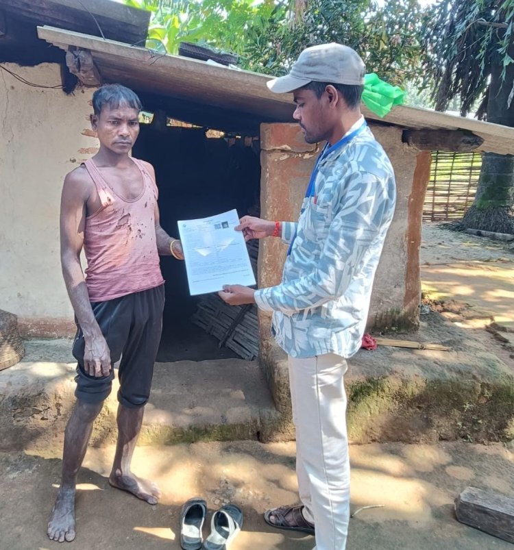 रायपुर : जंगल-पहाड़ों के रास्तों से मतदाताओं तक पहुंच रही टीम