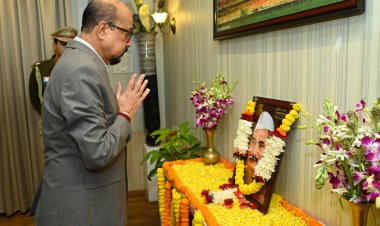 डॉ. राजेंद्र प्रसाद शुक्ल की जयंती पर राज्यपाल ने किया नमन  