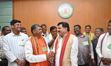 बस्तर संभाग के सरपंचों ने नए विधानसभा भवन में देखी लोकतांत्रिक प्रक्रिया