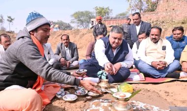 राज्य सरकार की जनकल्याणकारी नीतियों को धरातल पर उतारने के संकल्प के साथ कैबिनेट मंत्री राजेश अग्रवाल ने खैरबार और जुनाडीह में बहुप्रतीक्षित विकास कार्यों का किया भूमिपूजन  