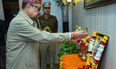 राज्यपाल श्री डेका ने वीर बाल दिवस पर पुष्पांजलि अर्पित की  