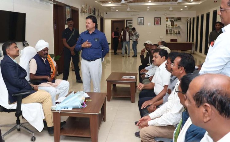 वन मंत्री से लघु वनोपज संघ के प्रतिनिधिमंडल ने की सौजन्य भेंट