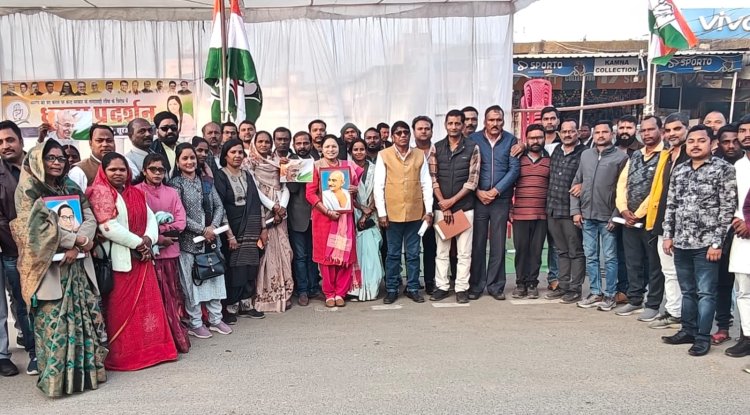 जिला कांग्रेस कमेटी का हल्ला बोल धरना प्रदर्शन,केन्द्र सरकार मनरेगा की हत्या कर गरीब तबके के संवैधानिक अधिकारों को छिनने में लगी