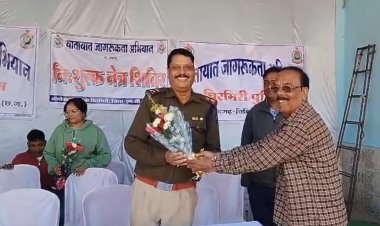 राष्ट्रीय सड़क सुरक्षा माह में चिरमिरी पुलिस की पहल, बड़ा बाजार दुर्गा पंडाल में लगा विशाल निशुल्क नेत्र जांच शिविर