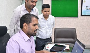 धमतरी : आलेख : ई-ऑफिस में धमतरी की उल्लेखनीय प्रगति : कलेक्टर श्री मिश्रा के नेतृत्व में डिजिटल प्रशासन की सशक्त पहल