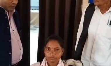 मुंगेली : दिव्यांग महिला को प्रदान किया गया निःशुल्क बैटरी चलित ट्राइसाइकिल