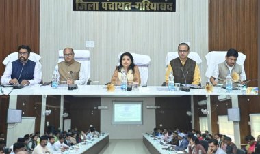 पंचायत एवं ग्रामीण विकास विभाग की प्रमुख सचिव निहारिका बारिक ने गरियाबंद में जिला स्तरीय अधिकारियों की समीक्षा बैठक ली