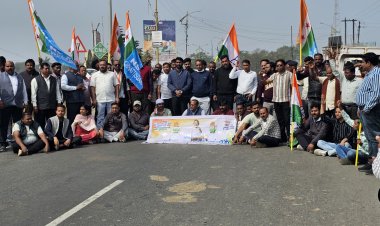 शहर एवं ब्लॉक कांग्रेस ने किया चक्का जाम मनरेगा बचाओ संग्राम का हुआ आगाज..धान खरीदी की निर्धारित तिथि बढ़ाने की मांग,,,