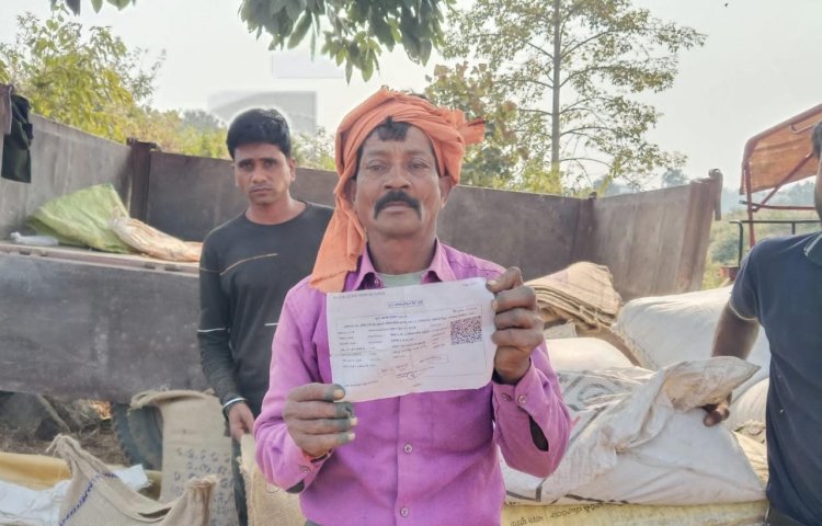 समय पर भुगतान, मजबूत भविष्य: किसान दुर्गाप्रसाद के चेहरे पर आत्मविश्वास और संतोष की मुस्कान