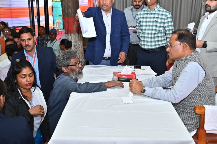 60 वर्षीय अविवाहित श्रमिक श्री हनुमंत राव का नहीं बना था राशन कार्ड : मुख्यमंत्री ने जनदर्शन में तत्काल राशन कार्ड बनाने के दिए निर्देश, मिलेगा शासकीय योजनाओं का लाभ