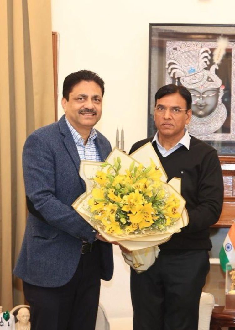 छत्तीसगढ़ ओलंपिक एसोसिएशन के महासचिव ने केंद्रीय खेल मंत्री से की सौजन्य मुलाकात  