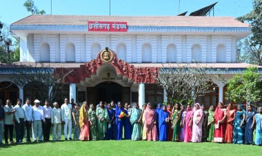 राज्यपाल के गोद ग्राम टेमरी के ग्रामीणों ने किया लोकभवन का भ्रमण