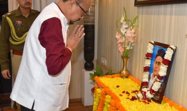 राज्यपाल डेका ने वीर विनायक दामोदर सावरकर को श्रद्धांजलि दी