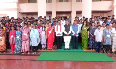 विधानसभा में खास मेहमान बने 140 आत्मसमर्पित नक्सली, भ्रमण कर लोकतांत्रिक व्यवस्था को समझा, CM साय बोले- माओवादी लोकतंत्र पर जता रहे भरोसा