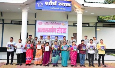 गढ़चिरौली में 11 वरिष्ठ नक्सलियों ने किया सरेंडर, 68 लाख का घोषित था इनाम