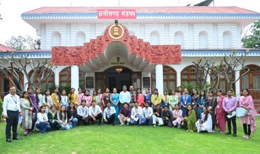 पहली बार महाविद्यालय के विद्यार्थियों ने किया लोकभवन का भ्रमण