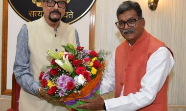 राज्यपाल डेका से नेता प्रतिपक्ष महंत ने सौजन्य भेंट की
