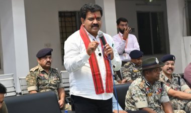 उपमुख्यमंत्री विजय शर्मा ने पुनर्वास केंद्र दंतेवाड़ा में युवाओं से की मुलाकात