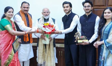 बेटी की शादी का न्योता देने सपरिवार PM मोदी के पास पहुंचे मंत्री श्यामबिहारी जायसवाल, प्रधानमंत्री ने दिया स्नेहिल आशीर्वाद​