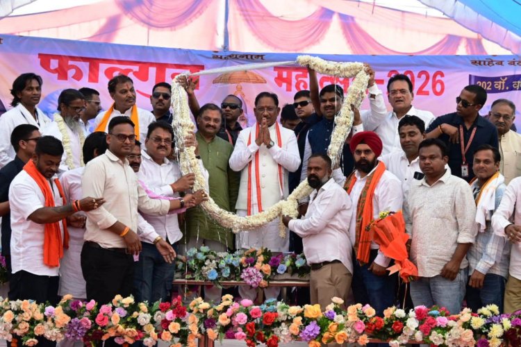 मुख्यमंत्री विष्णु देव साय कबीर मठ धाम नादिया में आयोजित अखिल भारतीय सद्गुरू कबीर संत सम्मेलन कार्यक्रम में हुए शामिल