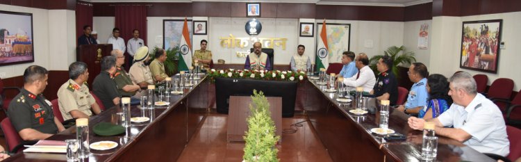 राज्यपाल रमेन डेका से रक्षा महाविद्यालय नई दिल्ली के अध्ययन दल ने की सौजन्य भेंट  