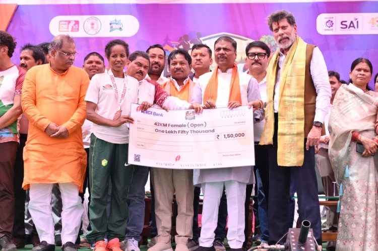 बस्तर हेरिटेज मैराथन 2026 : 9,800 से अधिक धावकों के साथ रचा इतिहास, वैश्विक मंच पर चमका बस्तर  