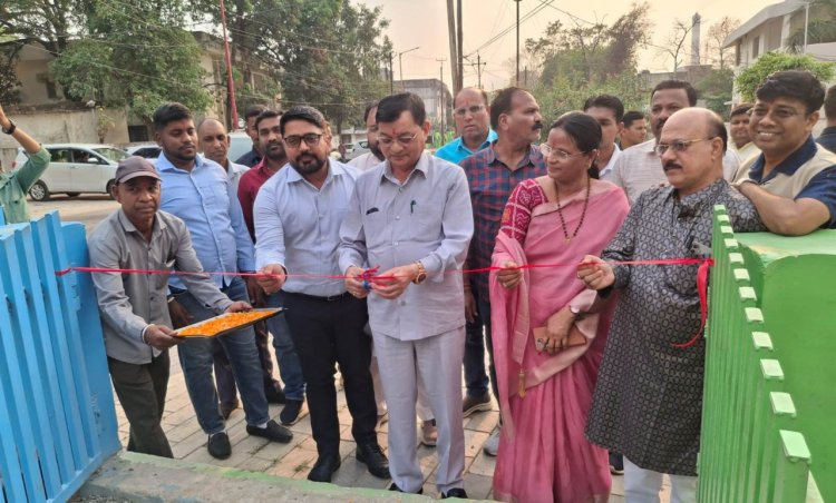 उद्योग मंत्री ने कोलमैन की प्रतिमा का किया अनावरण 