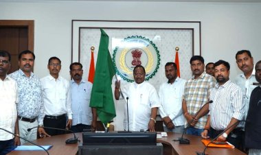 मंत्री नेताम ने बलरामपुर जिले के लिए वर्चुअल रूप से 9 नई एम्बुलेंस को दिखाई हरी झंडी