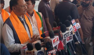 मुख्यमंत्री विष्णुदेव साय ने भाजपा स्थापना दिवस पर किया ध्वजारोहण, कार्यकर्ताओं को दी शुभकामनाएं, अटल बिहारी वाजपेयी के सपनों को पूरा करने का लिया संकल्प