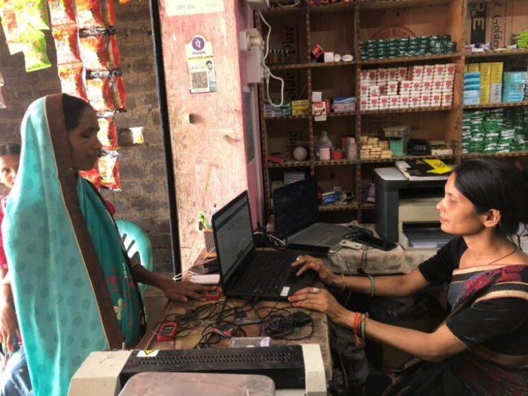 किराना दुकान से बैंकिंग सेवा तक का सफर—जशपुर की संज्योति चौहान ने रच दी सफलता की नई कहानी ,बिहान योजना से बैंक सखी बनकर सशक्त हुईं महिलाएं