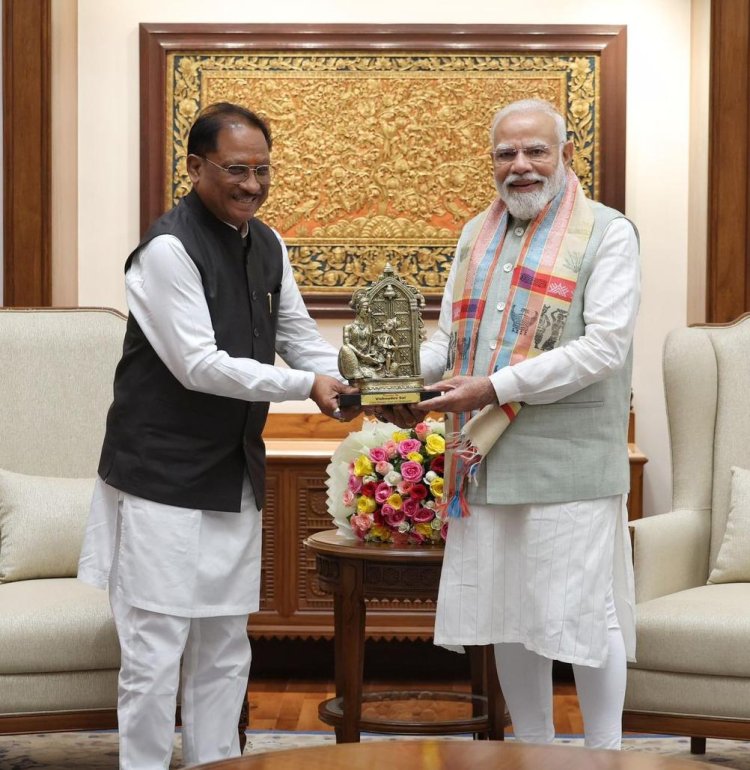 प्रभु श्रीराम के आदर्शों से प्रेरित छत्तीसगढ़ : मुख्यमंत्री साय ने प्रधानमंत्री नरेंद्र मोदी को बेल मेटल निर्मित ‘माता कौशल्या के राम’ कलाकृति की भेंट