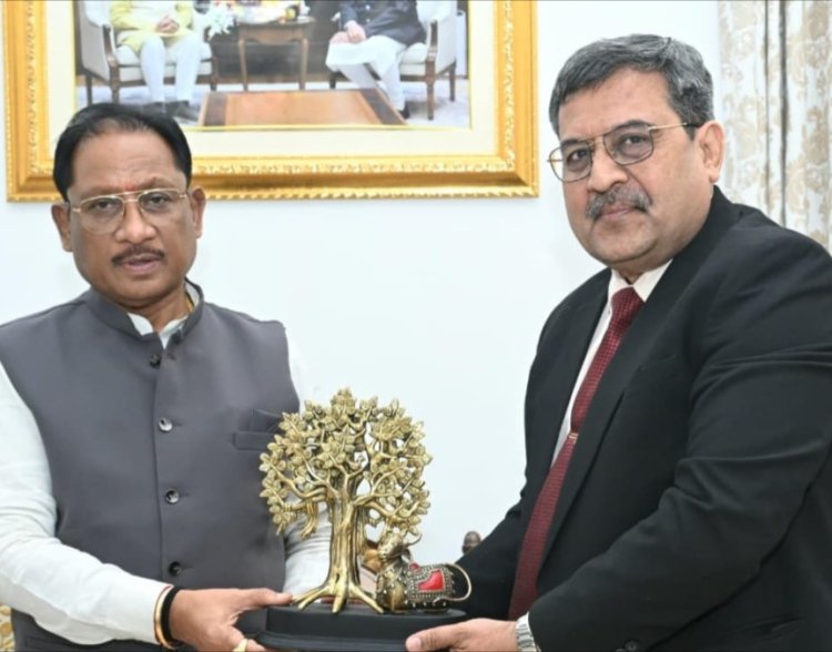 CM साय से IOCL के मुख्य महाप्रबंधक ने की मुलाकात, पेट्रोलियम क्षेत्र के विस्तार पर हुई चर्चा